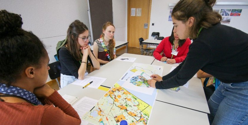 Een workshop waarin deelnemers Levend Landschap als methode testen (foto: Toni Klemm/ZALF)